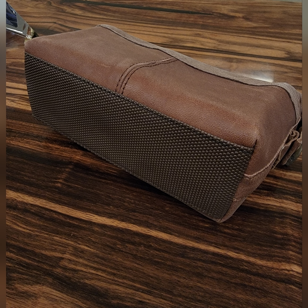 NEW Emirates First Class Leather Amenity Kit - Picture 4 of 13